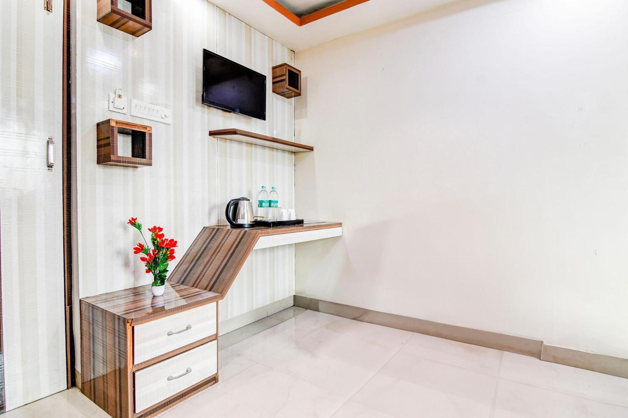 Super Hotel O Tagore Park Ruby Road Калькутта Экстерьер фото