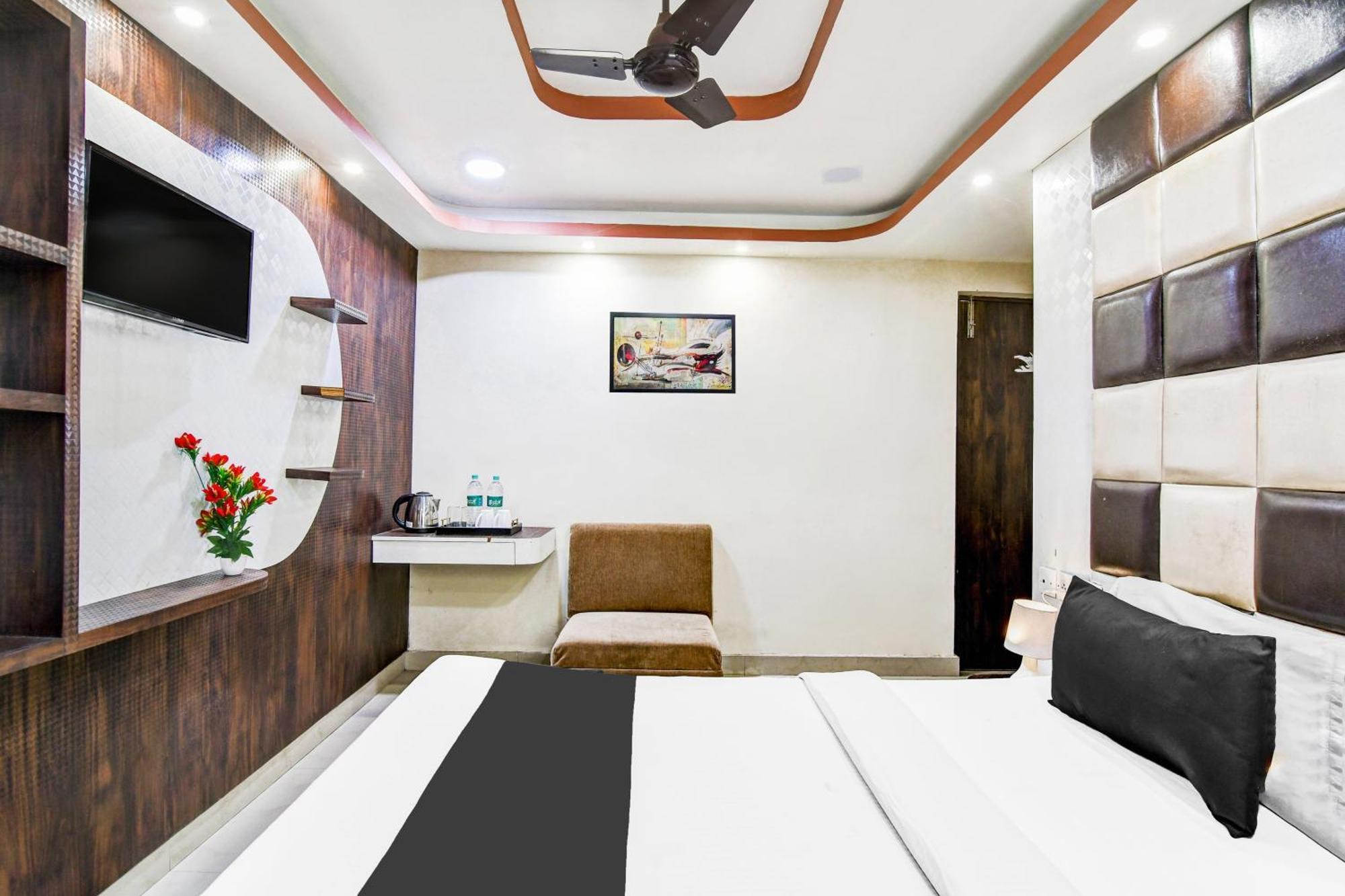 Super Hotel O Tagore Park Ruby Road Калькутта Экстерьер фото