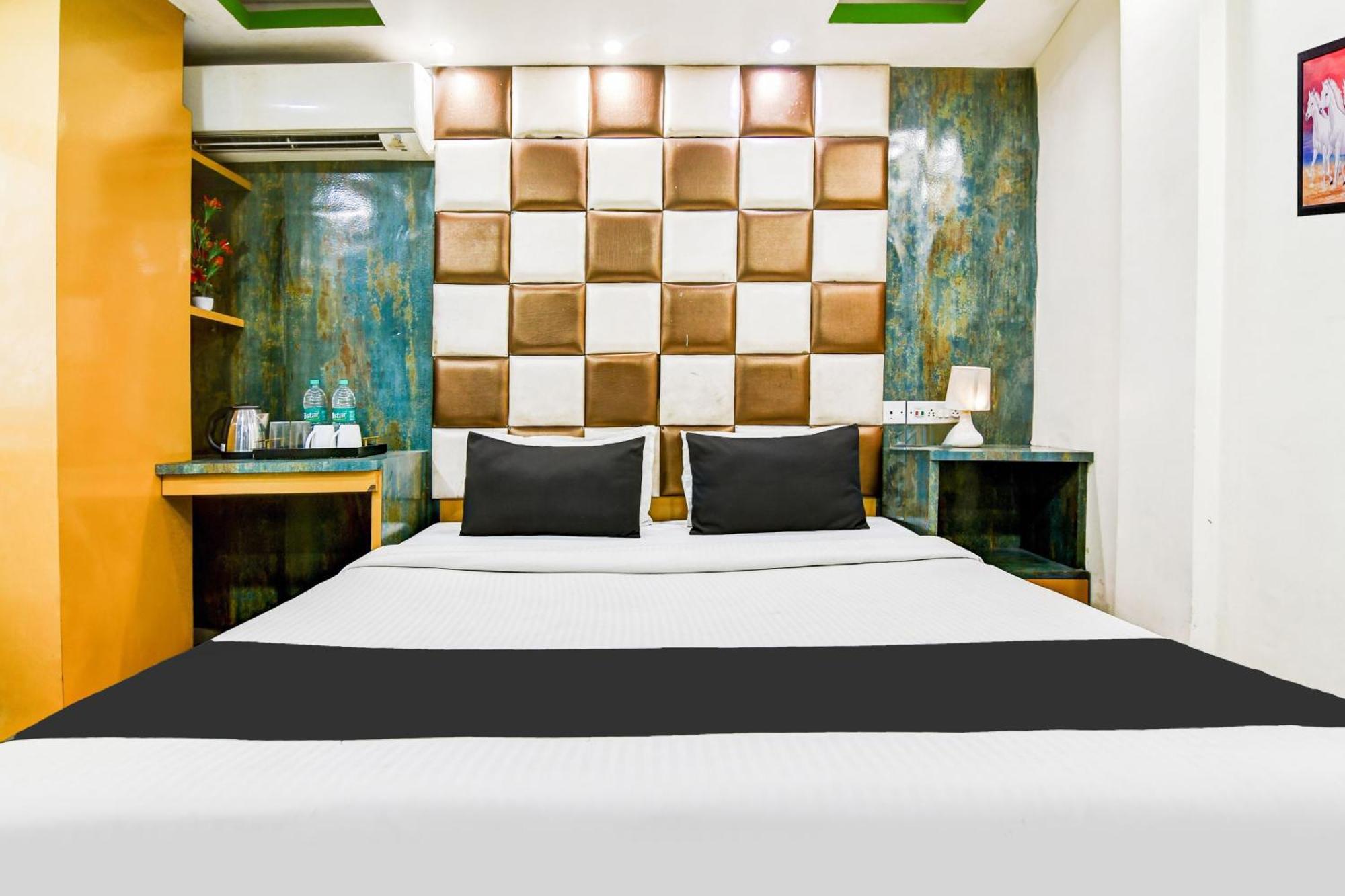Super Hotel O Tagore Park Ruby Road Калькутта Экстерьер фото
