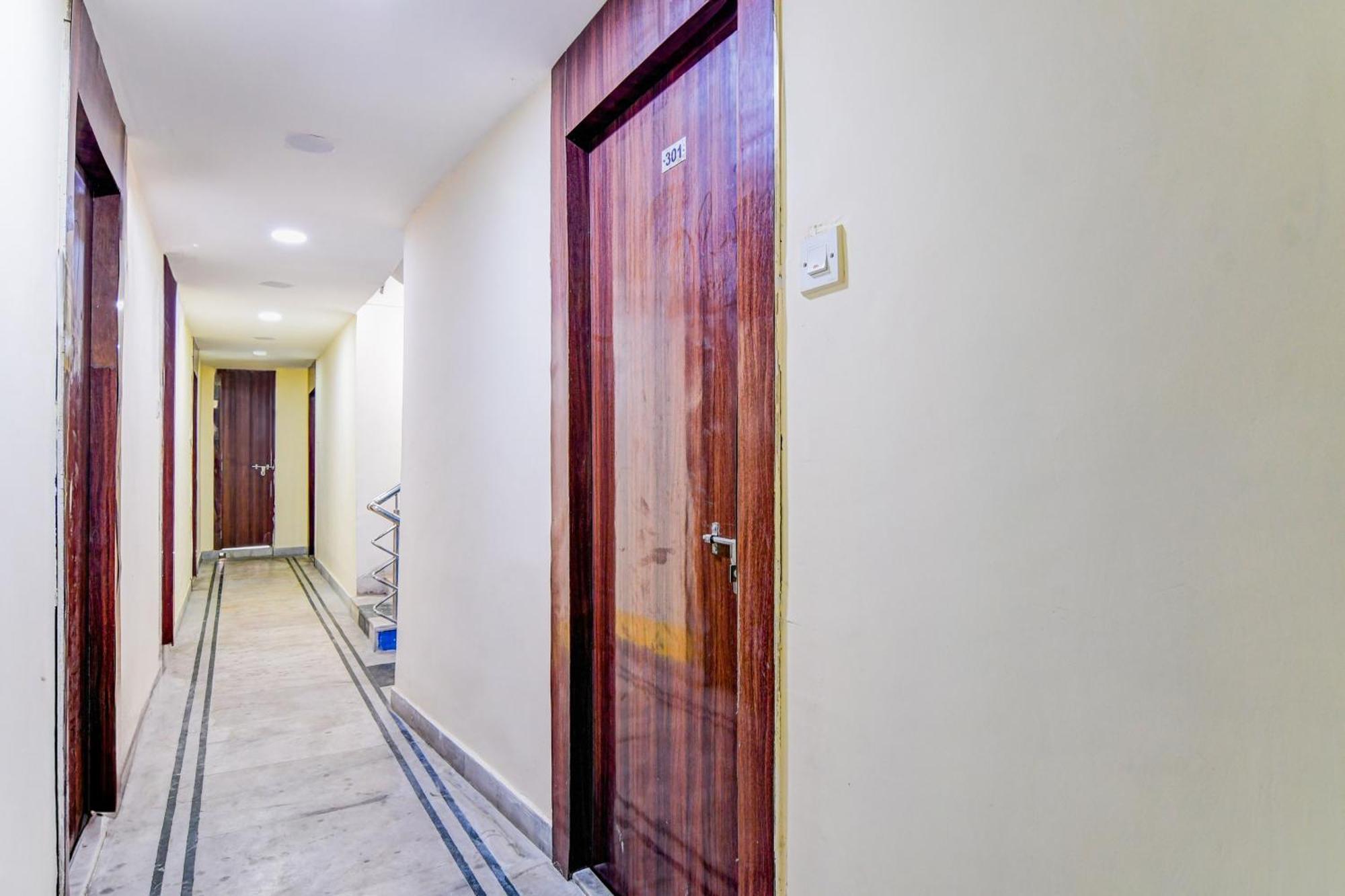 Super Hotel O Tagore Park Ruby Road Калькутта Экстерьер фото
