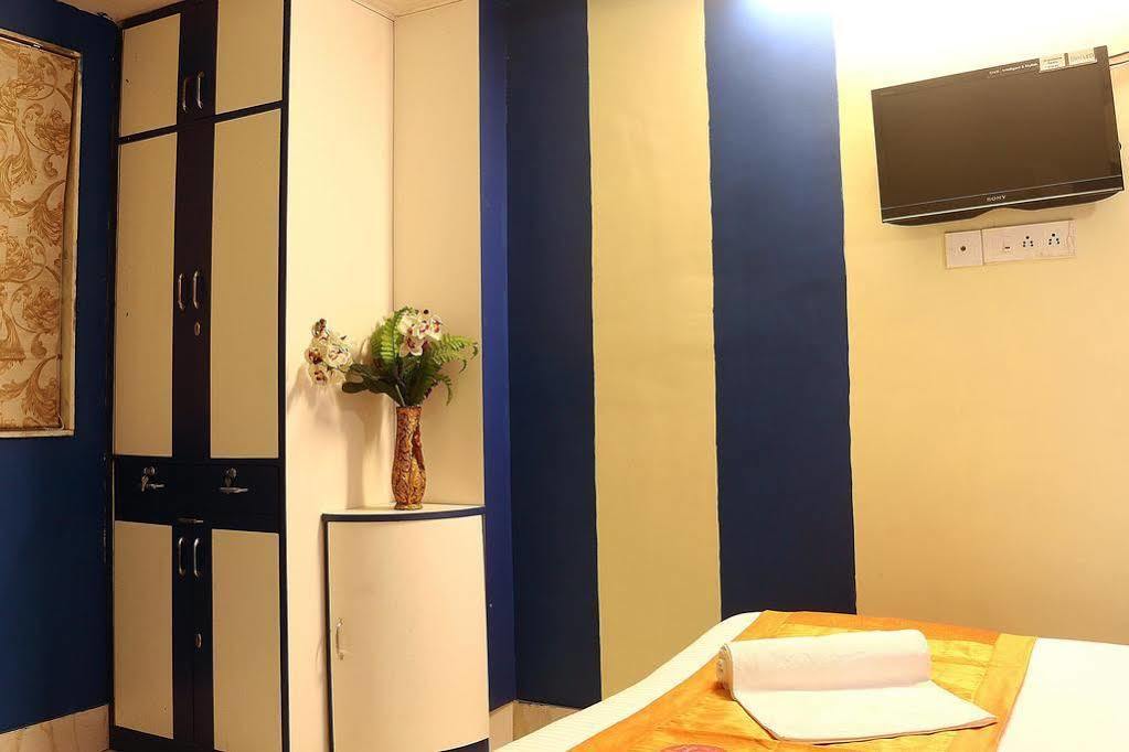Super Hotel O Tagore Park Ruby Road Калькутта Экстерьер фото